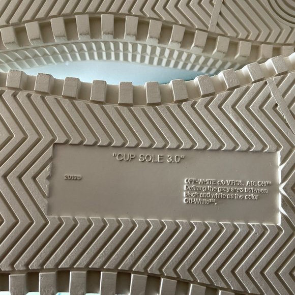 *SOLD* Off-white blue arrow sneakers - Picture 6 of 8